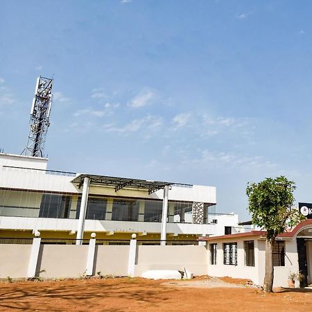 Oyo Hotel Karemore Celebration Bhandāra Exterior photo
