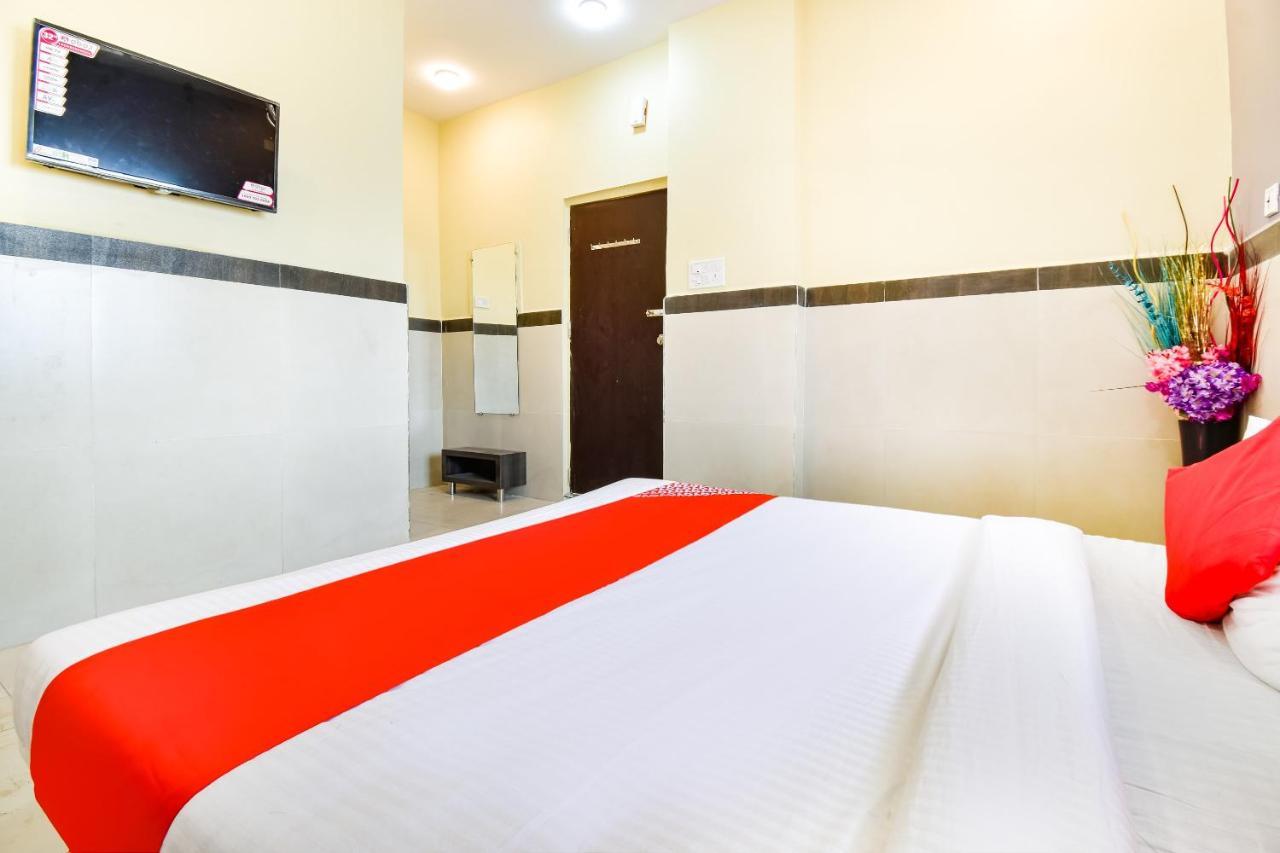 Oyo Hotel Karemore Celebration Bhandāra Exterior photo